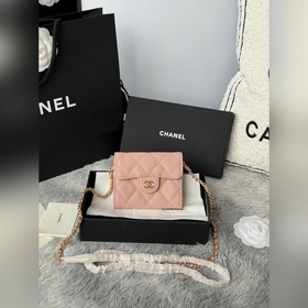 Мини-сумочка Chanel на цепочке, очаров