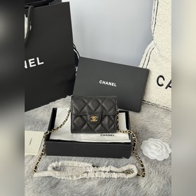 Мини-сумочка Chanel на цепочке, очаров
