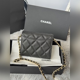 Мини-сумочка Chanel на цепочке, очаров