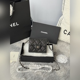 Мини-сумочка Chanel на цепочке, очаров