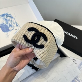 Шляпа из вязаной шерсти Chanel