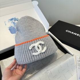 Шляпа из вязаной шерсти Chanel