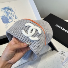 Шляпа из вязаной шерсти Chanel