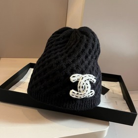 Вязаная шапка Chanel