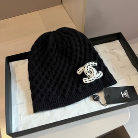 Вязаная шапка Chanel