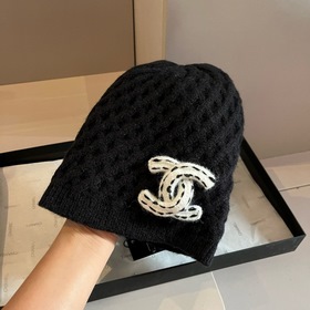 Вязаная шапка Chanel