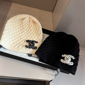 Вязаная шапка Chanel
