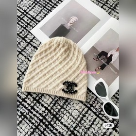 Вязаная шапка Chanel