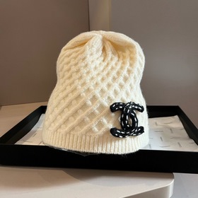 Вязаная шапка Chanel