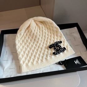 Вязаная шапка Chanel