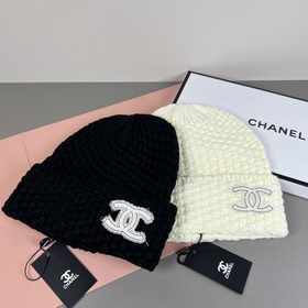 Официальный сайт Chanel представляет э
