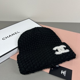 Официальный сайт Chanel представляет э