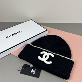 Официальный сайт Chanel представляет э