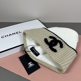 Официальный сайт Chanel представляет э