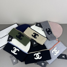Официальный сайт Chanel представляет э