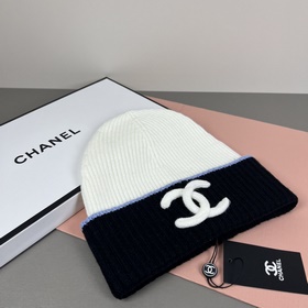 Официальный сайт Chanel представляет э