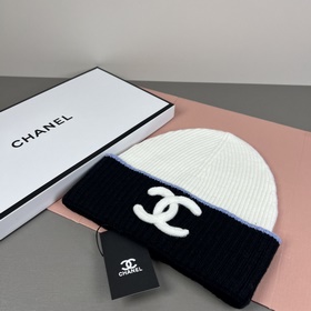 Официальный сайт Chanel представляет э