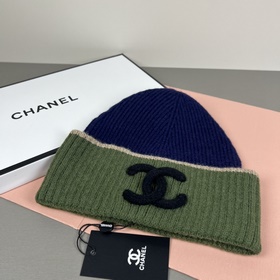 Официальный сайт Chanel представляет э