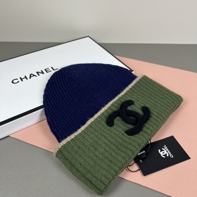 Официальный сайт Chanel представляет э