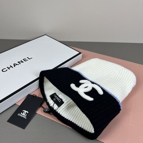 Официальный сайт Chanel представляет э