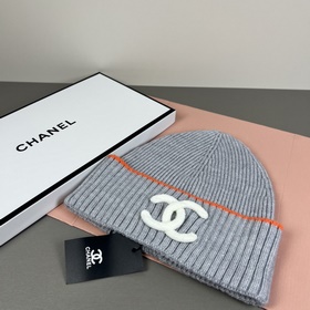 Официальный сайт Chanel представляет э