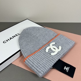 Официальный сайт Chanel представляет э
