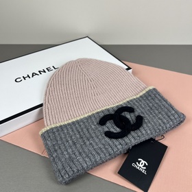 Официальный сайт Chanel представляет э
