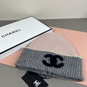 Официальный сайт Chanel представляет э