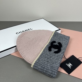 Официальный сайт Chanel представляет э
