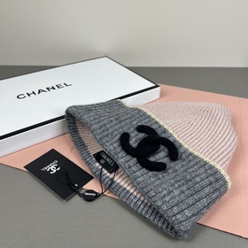 Официальный сайт Chanel представляет э