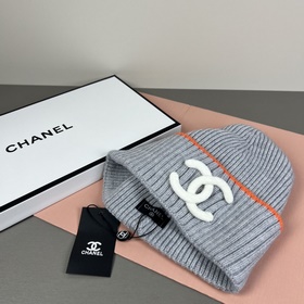 Официальный сайт Chanel представляет э