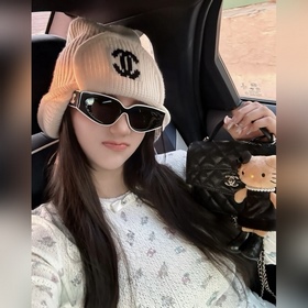 Вязаная шерстяная шапка и шапка с ушан