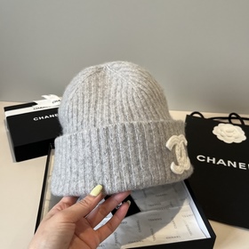 Шляпа из вязаной шерсти Chanel