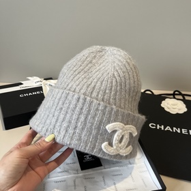 Шляпа из вязаной шерсти Chanel
