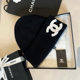 Шляпа из вязаной шерсти Chanel