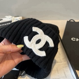 Шляпа из вязаной шерсти Chanel