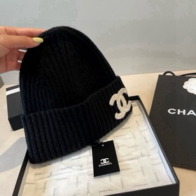Шляпа из вязаной шерсти Chanel