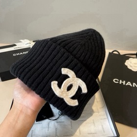 Шляпа из вязаной шерсти Chanel