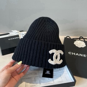 Шляпа из вязаной шерсти Chanel