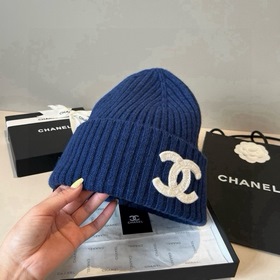 Шляпа из вязаной шерсти Chanel