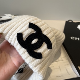 Шляпа из вязаной шерсти Chanel