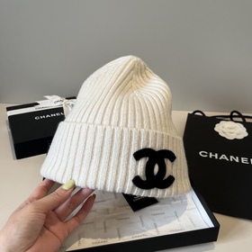 Шляпа из вязаной шерсти Chanel