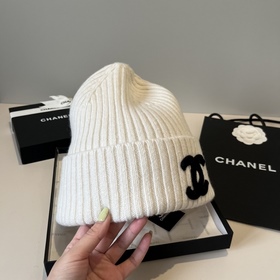 Шляпа из вязаной шерсти Chanel