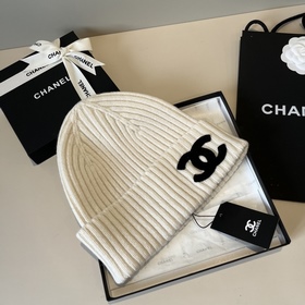 Шляпа из вязаной шерсти Chanel