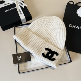 Шляпа из вязаной шерсти Chanel