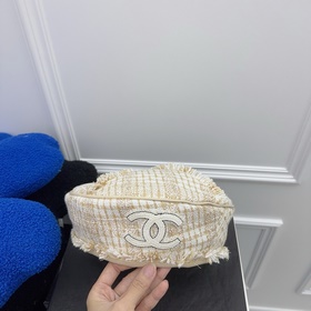 Новый берет от Chanel