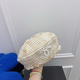 Новый берет от Chanel