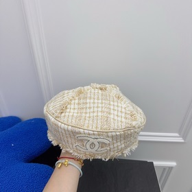Новый берет от Chanel