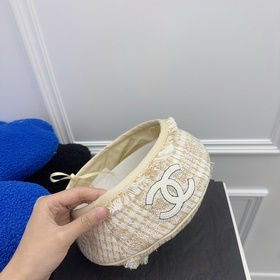 Новый берет от Chanel