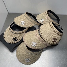 Сумка Chanel из рафии по цене 3800 фун